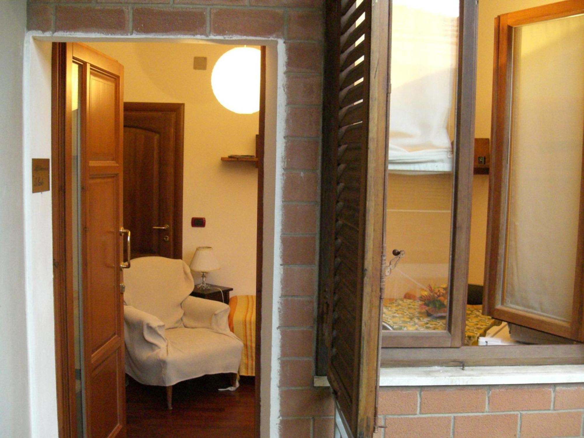 Casa Alle Coste Camere In Affitto Маса Маритима Екстериор снимка